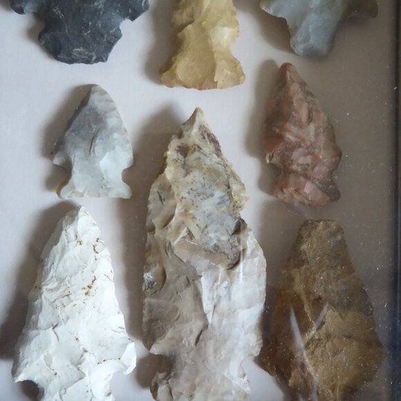 VINTAGE REAL ARTIFACT NATIVE AMERICAN INDIAN ARROWHEADS SHADOWBOX COLLECTION - Picture 5 of 10